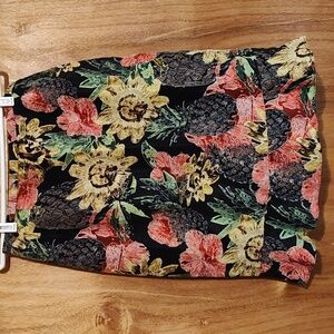 🌺 Silk Collection Harvé Benard Tropical Print Fluted Skirt 100% Silk Floral 10